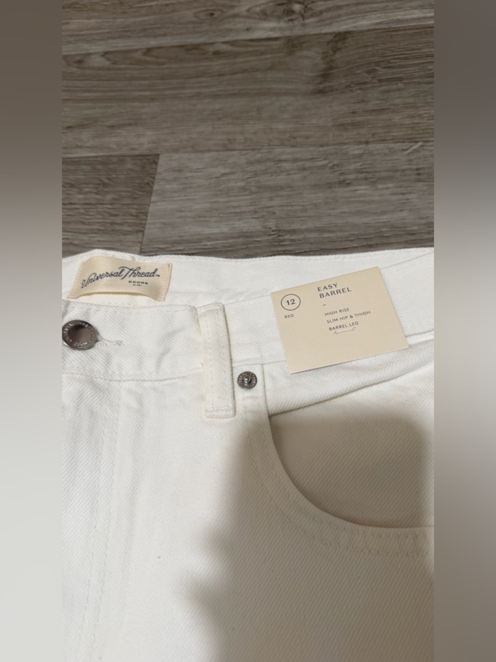 Universal Thread Women's High-Rise Easy Barrel Jeans - Picture 6 of 9